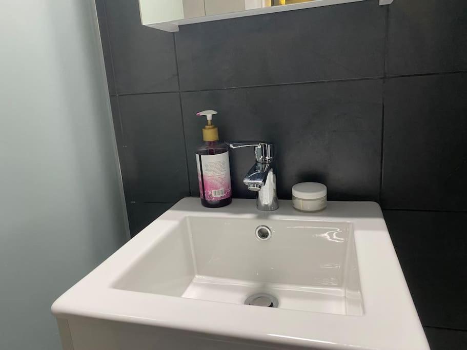 Cozy New Apartment Near The Beach Athen Eksteriør billede